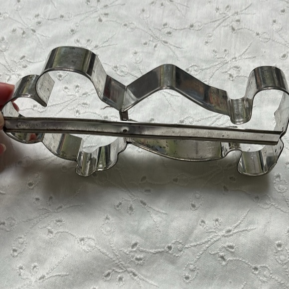 Vintage LARGE Full Body Metal Mickey Mouse Cookie Cutter with handle Made in USA - Picture 7 of 7